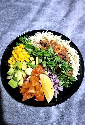 A fresh poke bowl made by a PMOS Trainers client