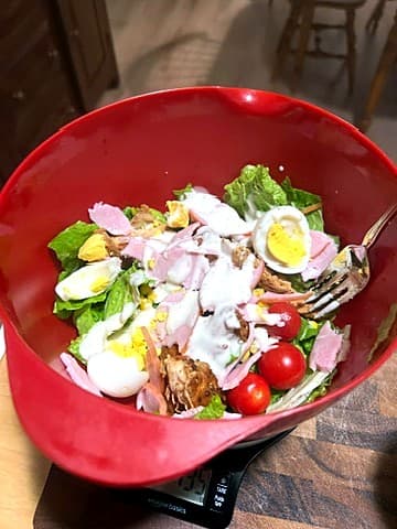 A fresh garden salad made by a PMOS Trainers client